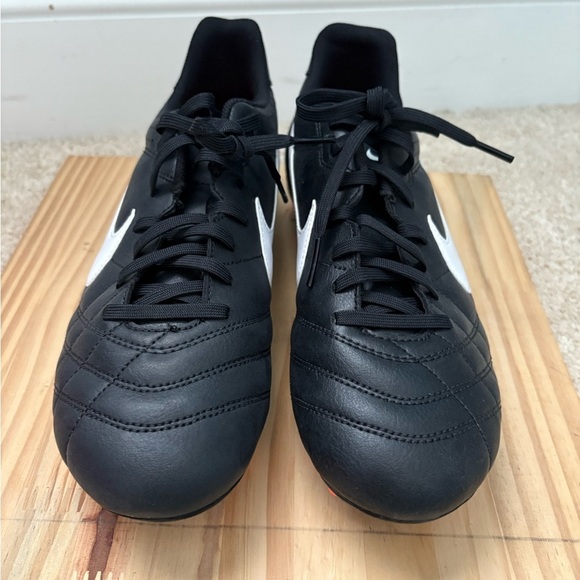 BRAND NEW: Nike Tiempo Natural IV FG Soccer Cleats Black/White Size 7.5 - Picture 6 of 7